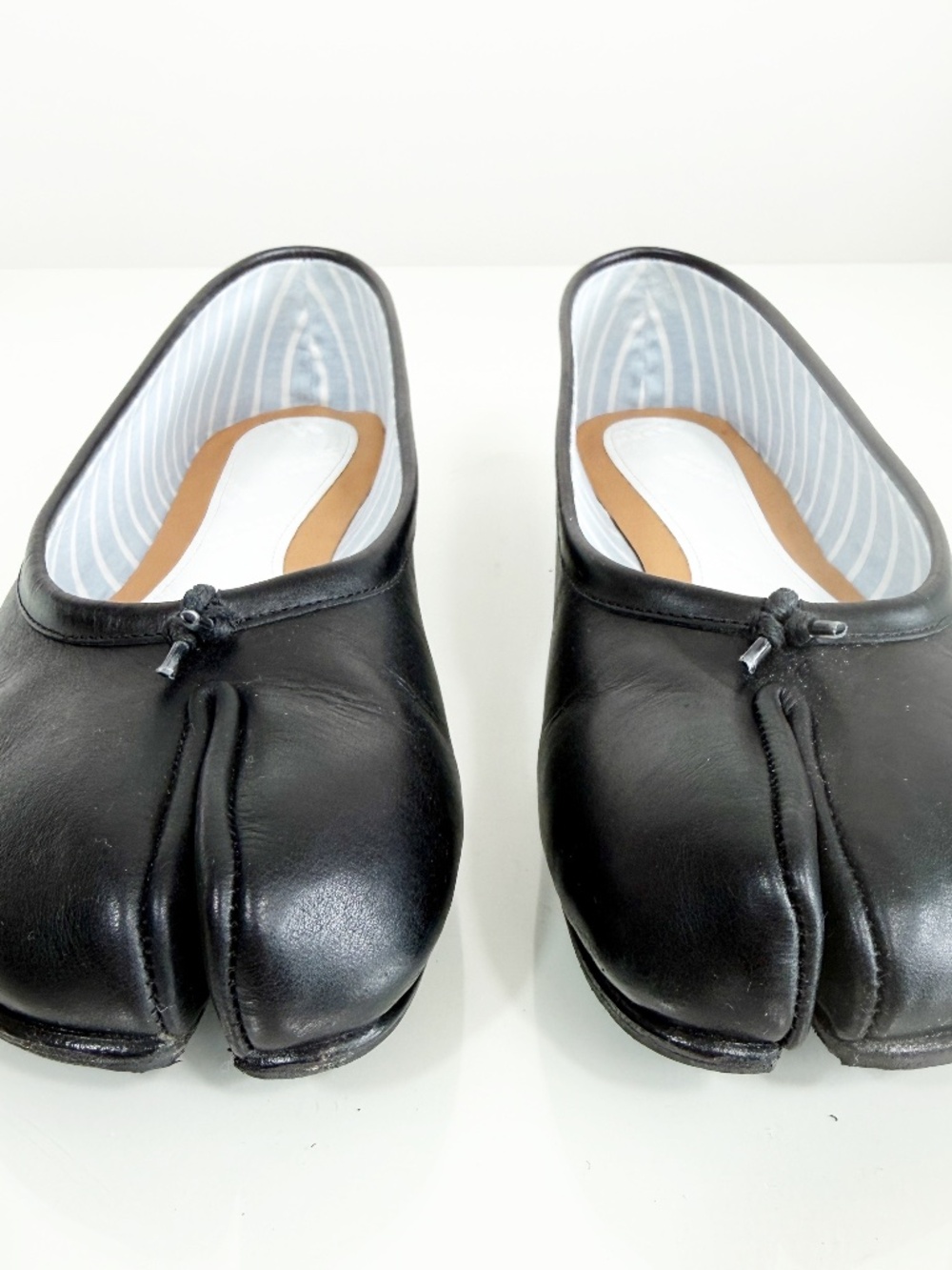 Maison Margiela Black Leather Tabi Flats - Picture 6 of 9